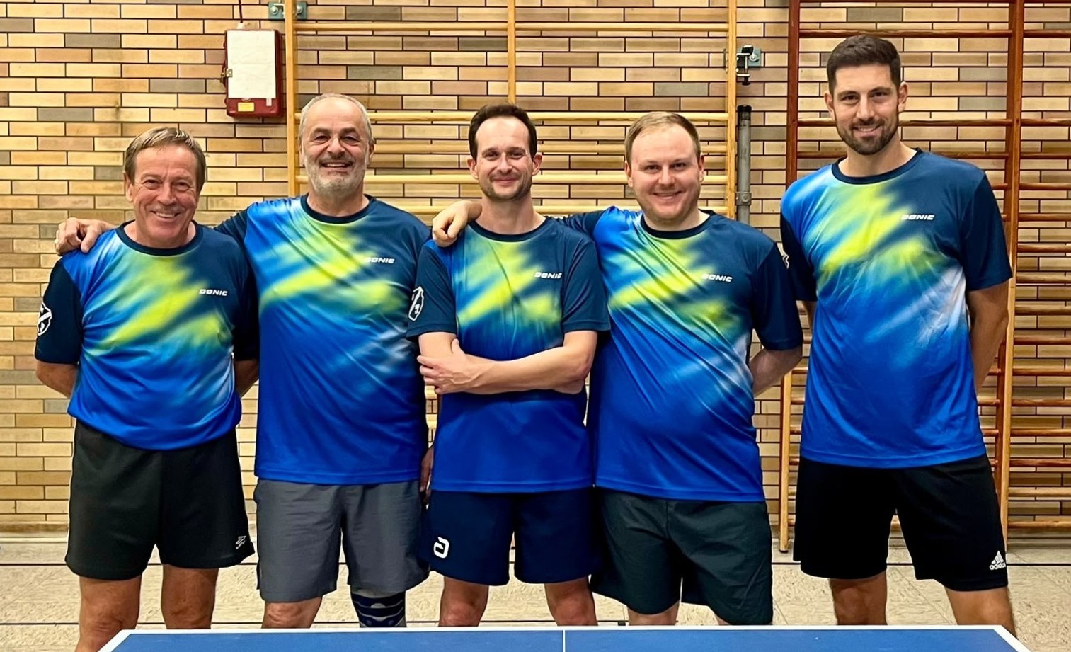 Die erste Mannschaft der TuS Framersheim (Manfred Sigmann, Udo Kratz, Christoph Walz, Olaf Götze und Manuel Lohmann, v.l.n.r.)